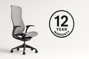 - ハーマンミラー製品の品質と長期的な安心感を象徴する、コズムチェアと「12年保証」をイメージさせるアイコン。